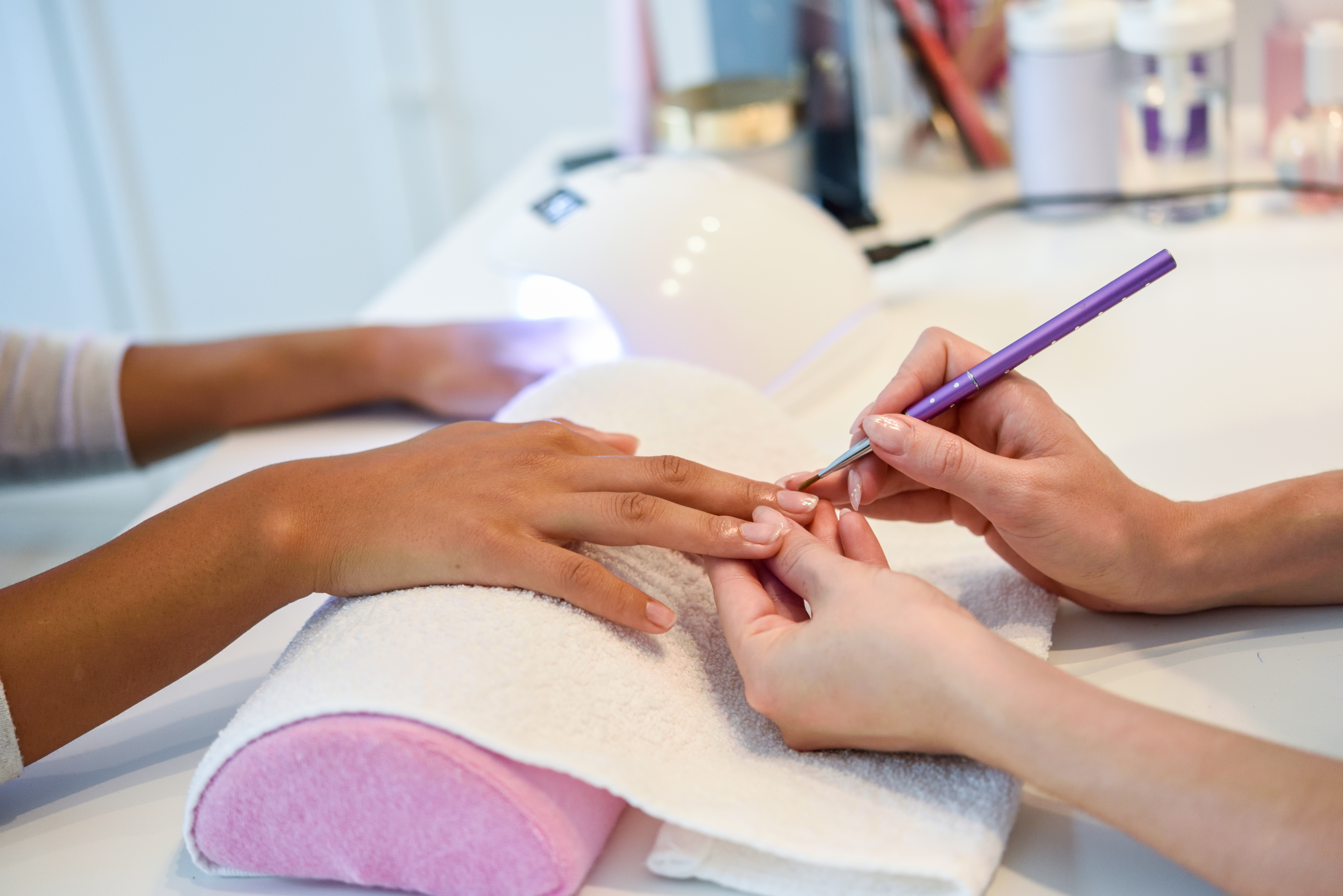 Manicura y pedicura: Tradicional, semipermanente, de gel, acrílicas, polygel y decoración