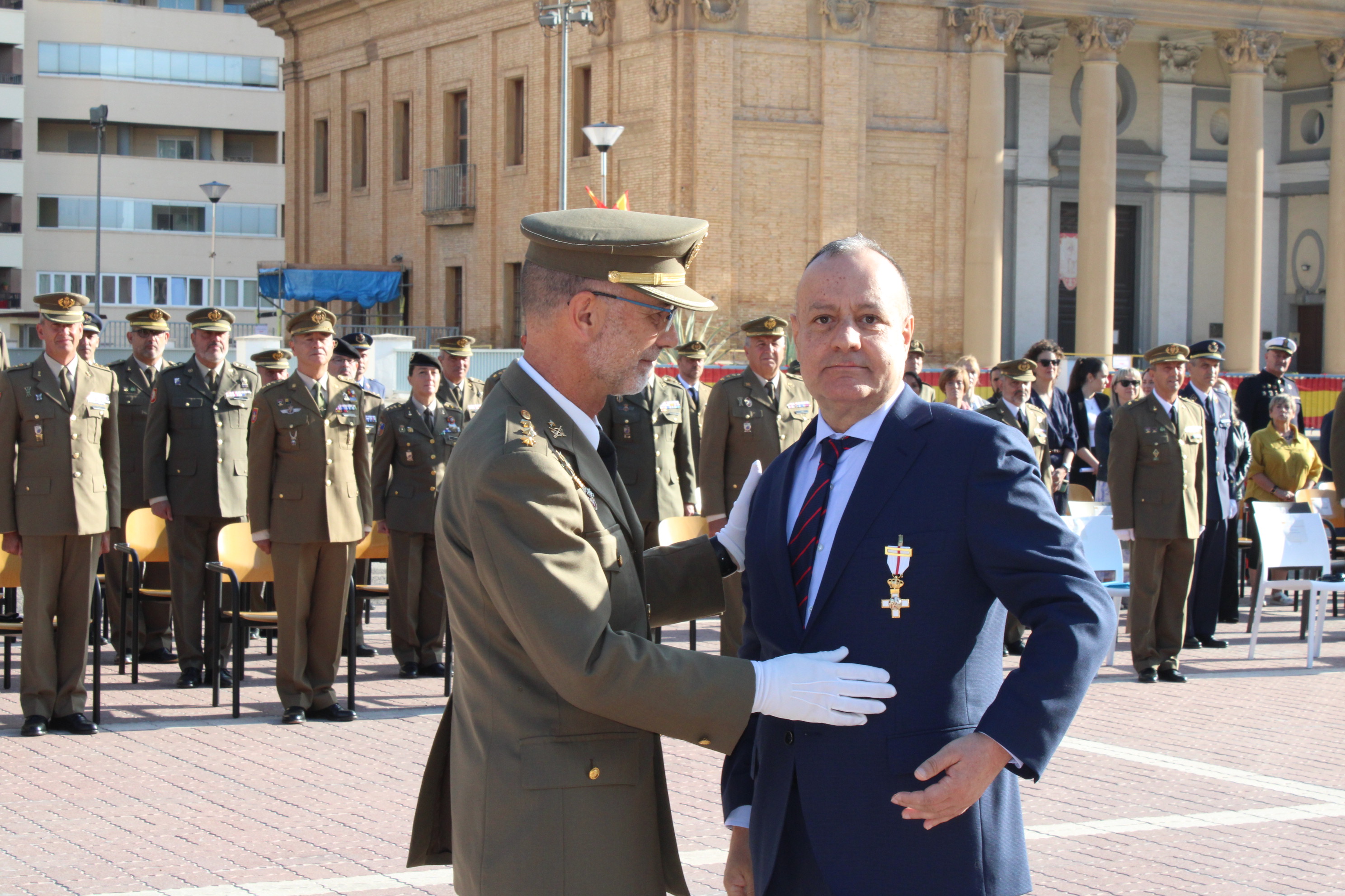 José Miguel Sánchez recibe la Cruz de Mérito Militar con distintivo blanco